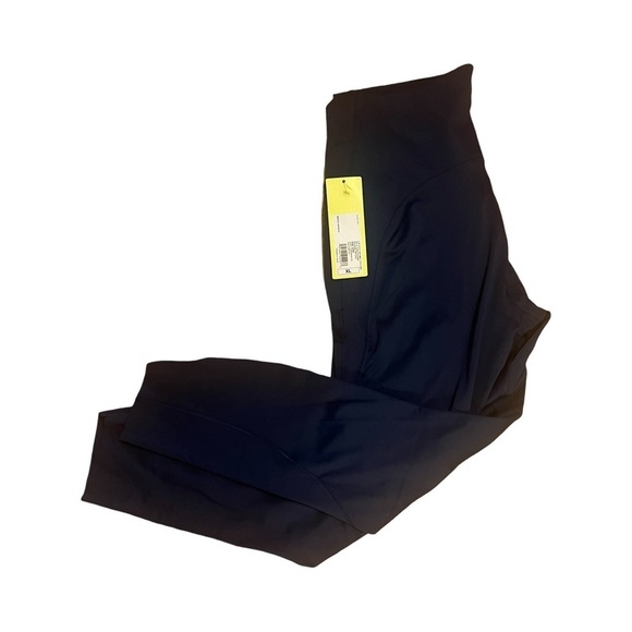 ALL IN MOTION Woman's High-Rise Leggings with zip pockets. - Picture 6 of 9